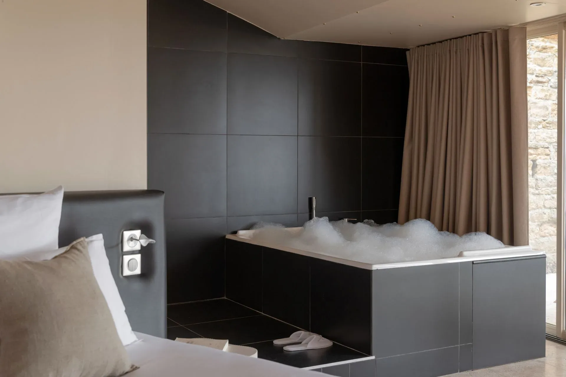 Suite with a jacuzzi in Lyon: how to choose the ideal experience?