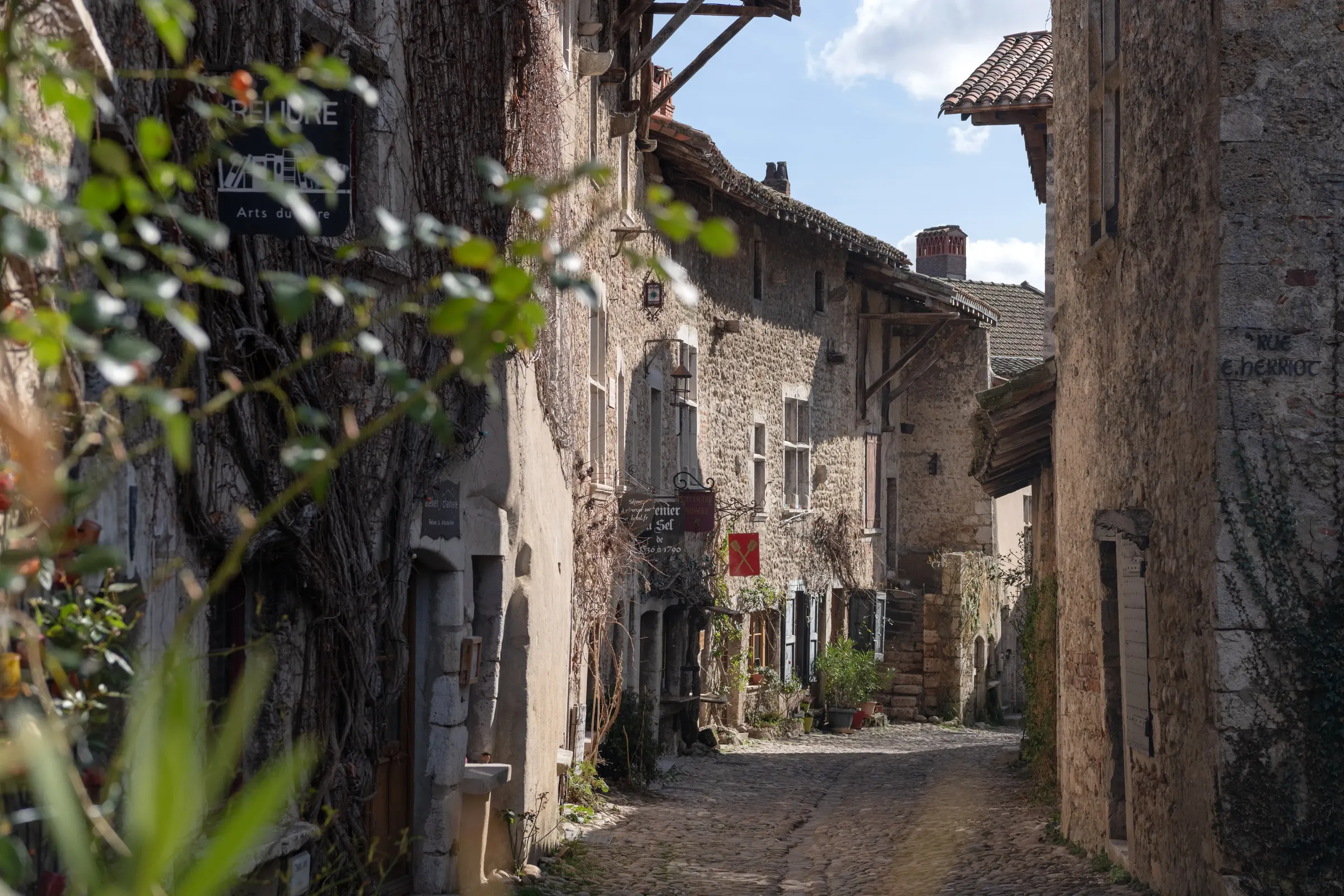 Pérouges - MiHotel city